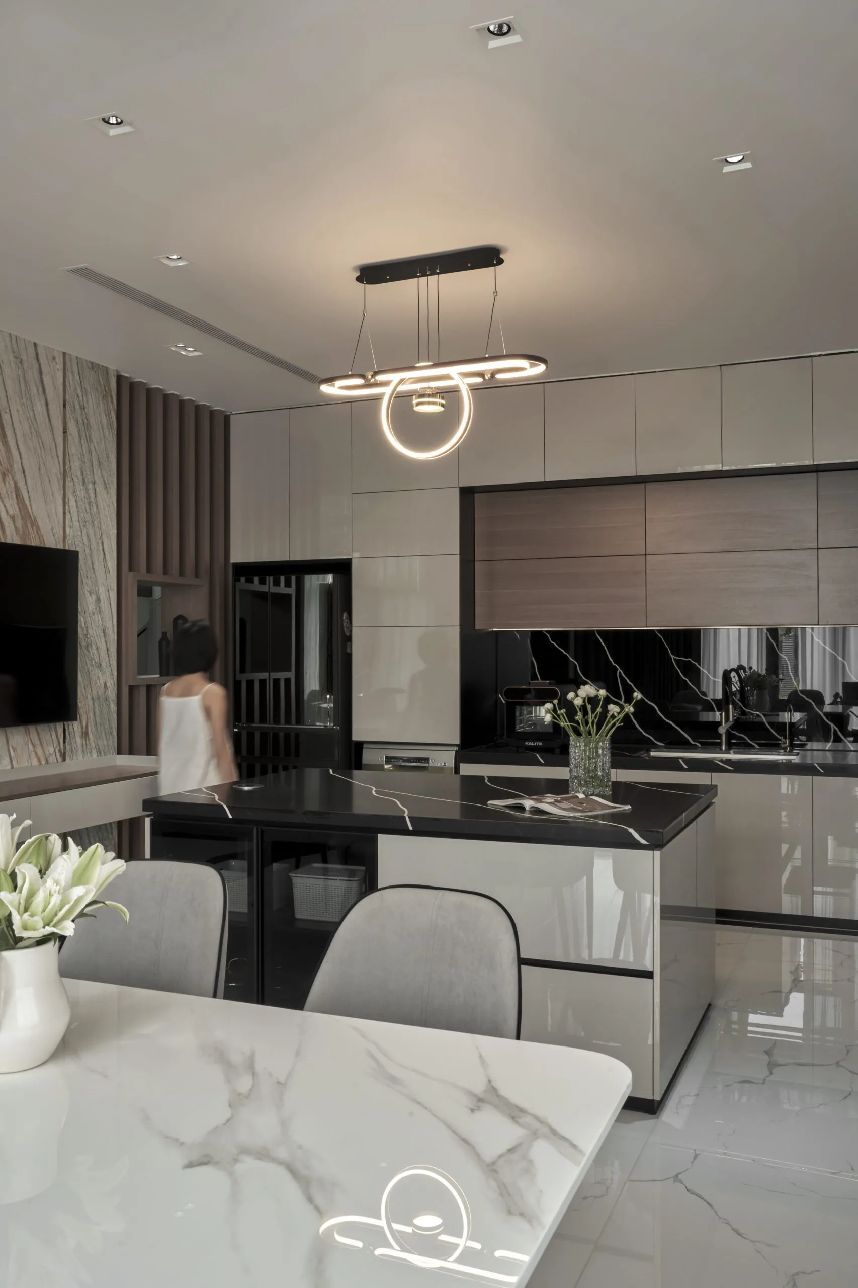 Top Thiết Kế Tủ Bếp Gỗ Phủ Melamine Hiện Đại: Thiết Kế Tinh Tế Với Đường Nét Tối Giản 19 091 1