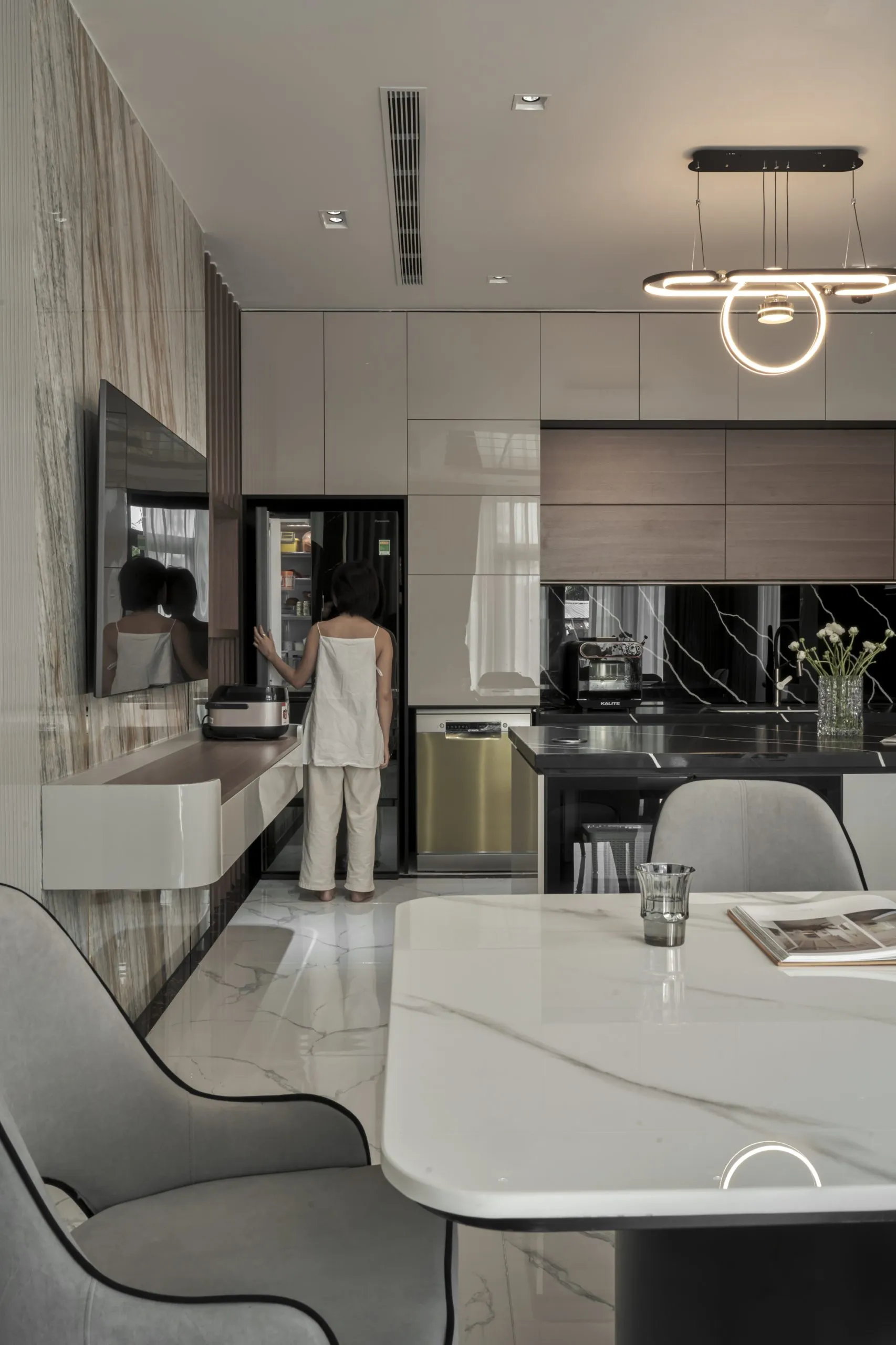 Top Thiết Kế Tủ Bếp Gỗ Phủ Acrylic: Vẻ Đẹp Sang Trọng Bền Vững Theo Thời Gian 4 Tủ Bếp Gỗ Phủ Acrylic