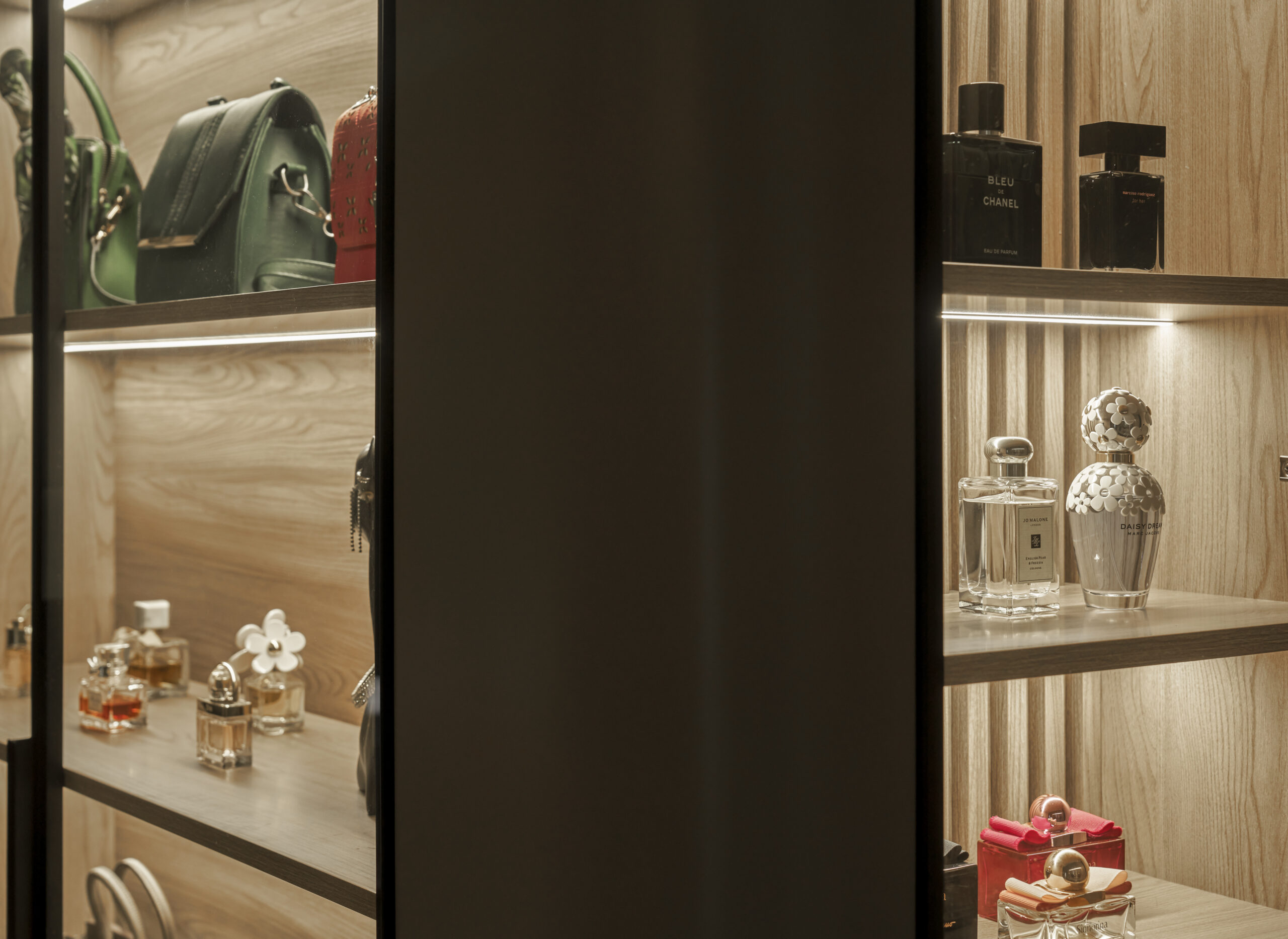 Thiết Kế Phòng Ngủ Luxury: Sang Trọng, Quyền Lực và Đẳng Cấp 50 13