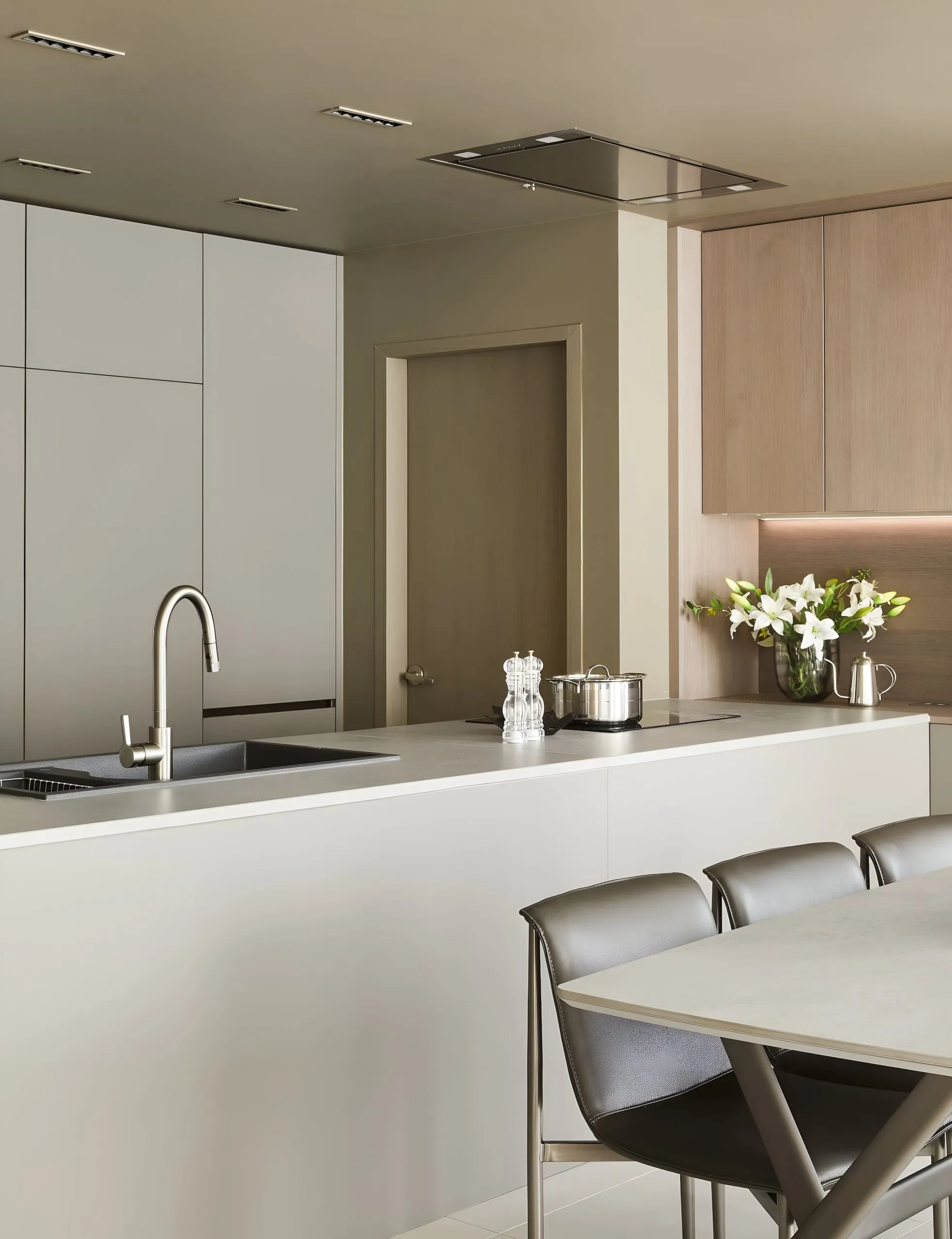 Hệ Tủ Bếp Gỗ Công Nghiệp Phủ Laminate: Lựa Chọn Tinh Tế Cho Nhà Bếp Hiện Đại 9 1688610137731_0