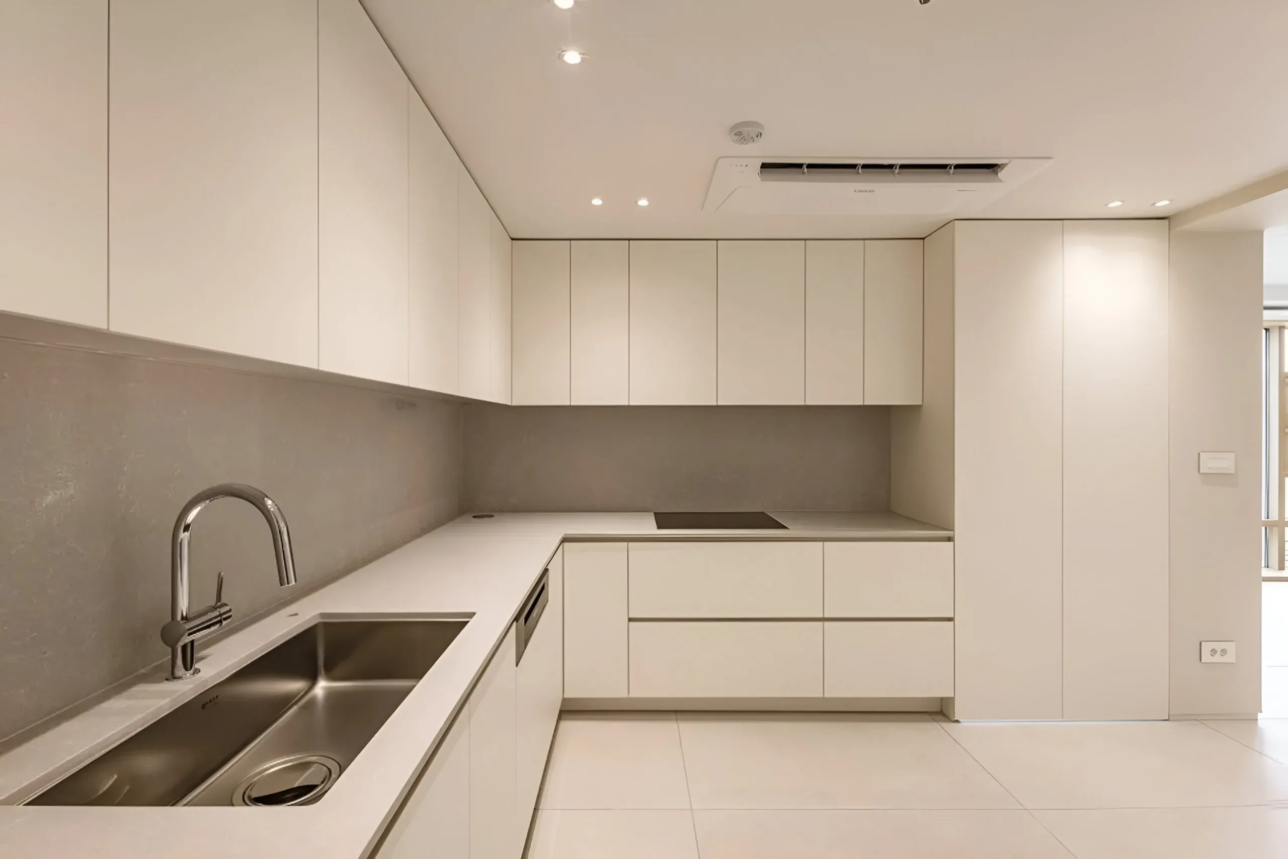 Hệ Tủ Bếp Gỗ Công Nghiệp Tone Trắng – Chất Liệu Bền Bỉ, Thiết Kế Hiện Đại 3 Hệ Tủ Bếp Gỗ Công Nghiệp