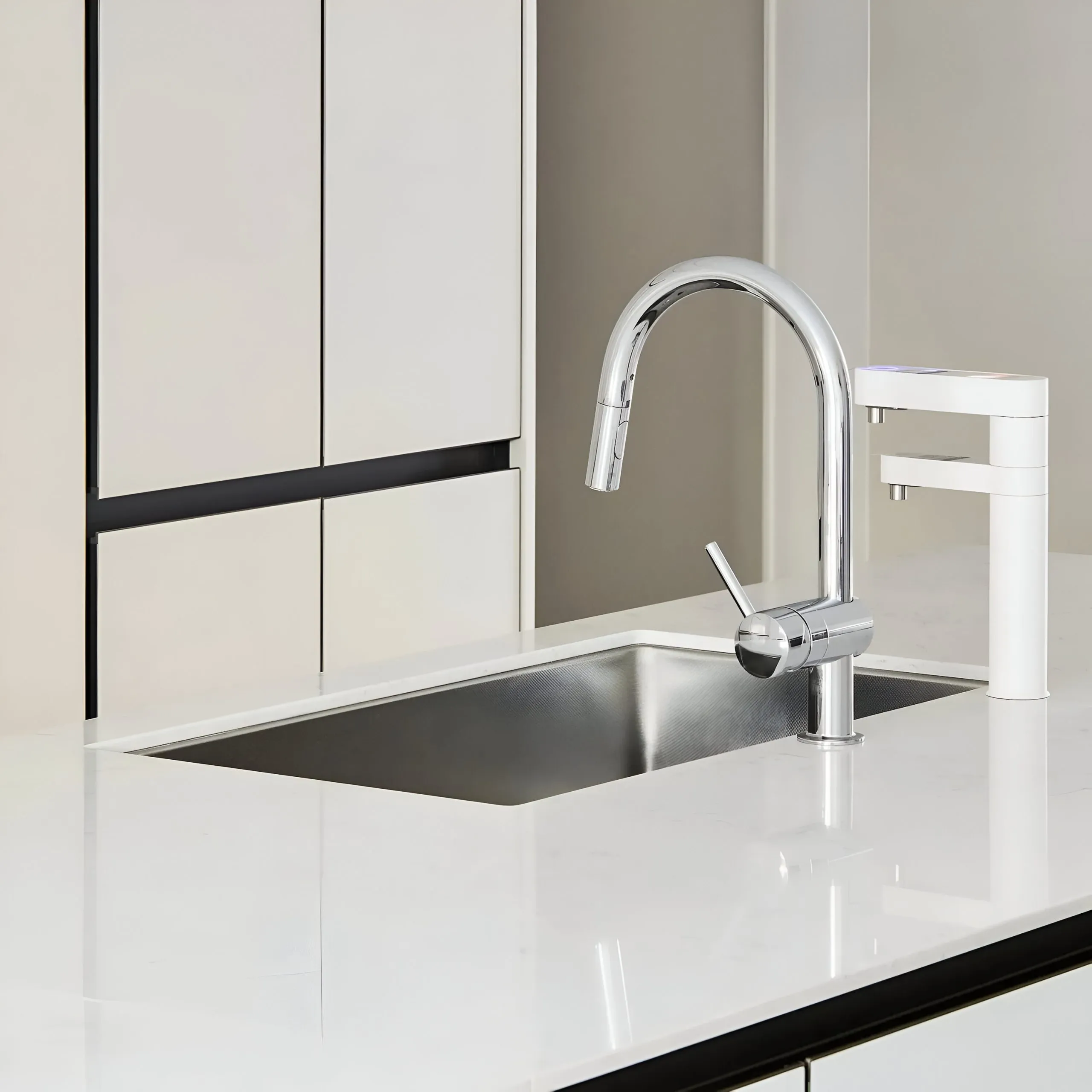 Hệ Tủ Bếp Gỗ Công Nghiệp Tone Trắng – Chất Liệu Bền Bỉ, Thiết Kế Hiện Đại 6 1724984812022_078150