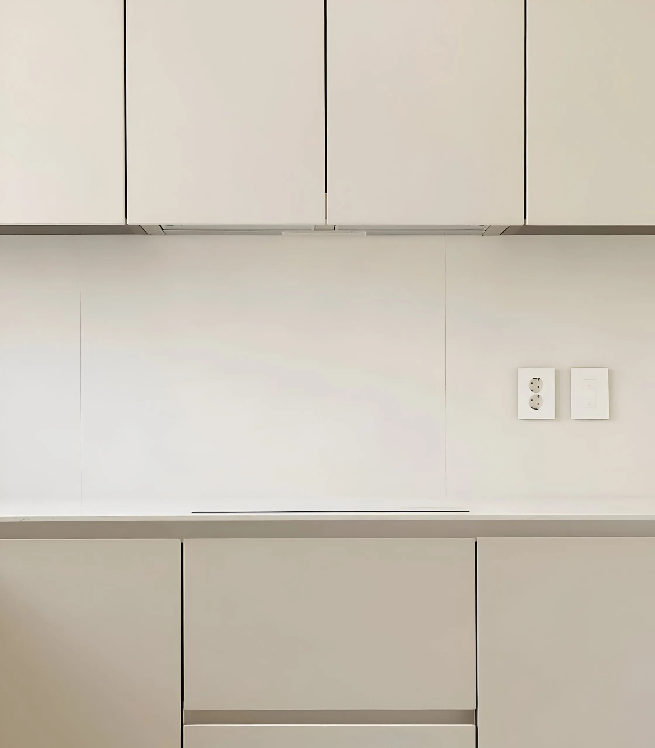 Hệ Tủ Bếp Gỗ Công Nghiệp Tone Trắng – Chất Liệu Bền Bỉ, Thiết Kế Hiện Đại 10 1727261063082_0a539a