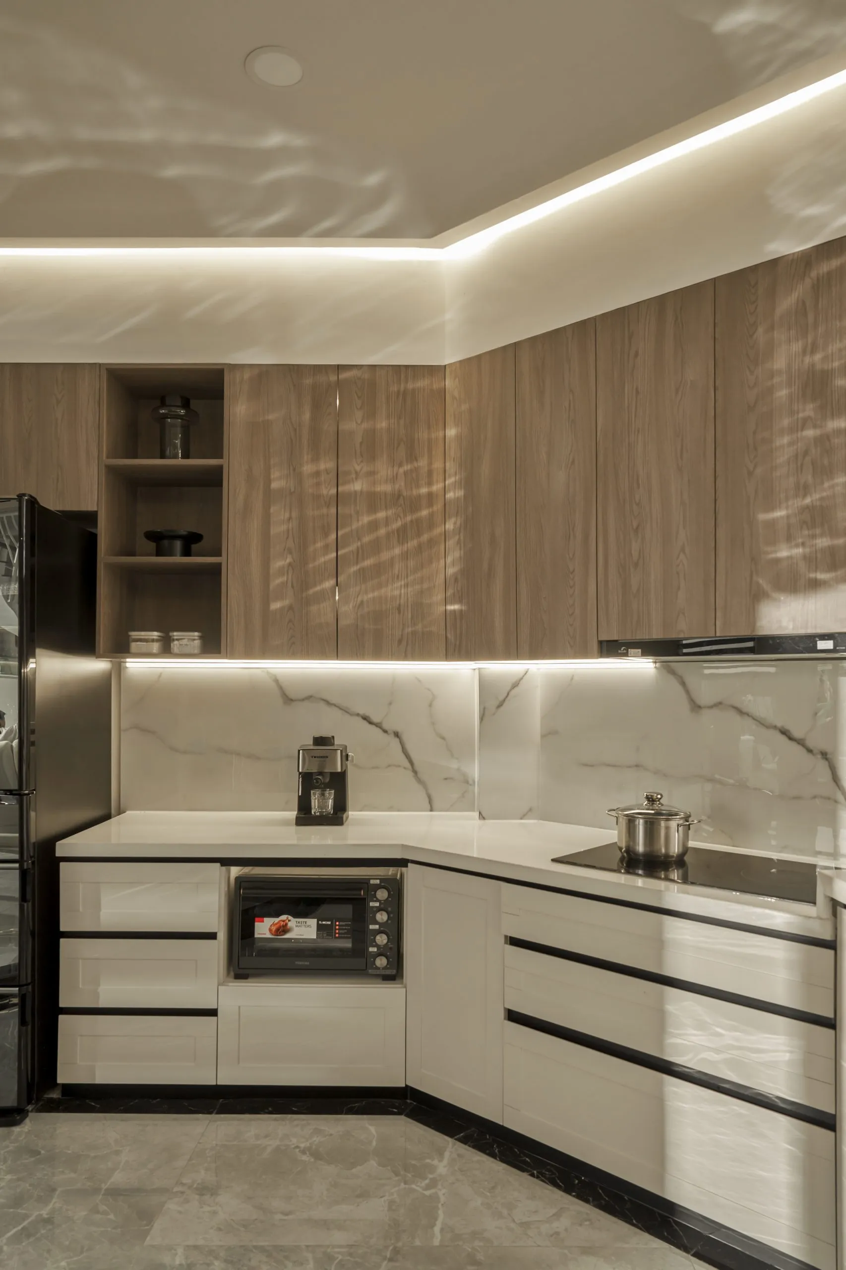 Top Thiết Kế Tủ Bếp Gỗ Phủ Melamine Hiện Đại: Thiết Kế Tinh Tế Với Đường Nét Tối Giản 6 Thiết Kế Tinh Tế