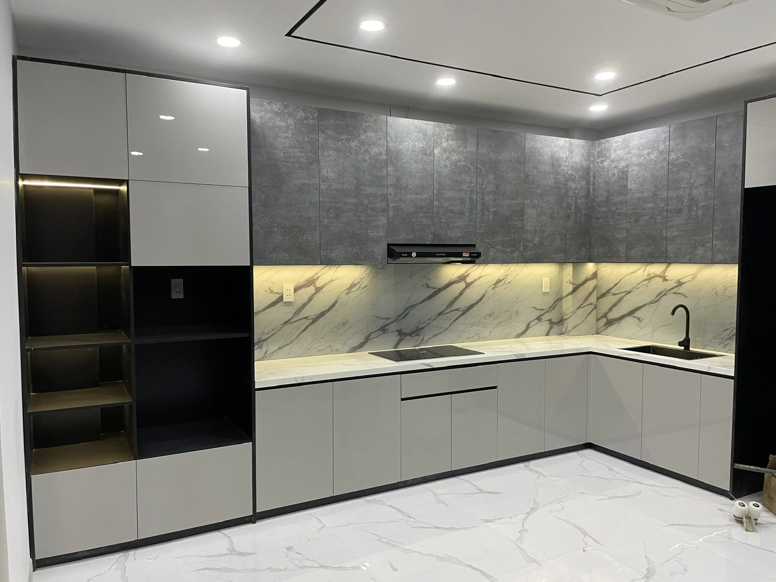 Top Thiết Kế Tủ Bếp Gỗ Phủ Melamine Hiện Đại: Thiết Kế Tinh Tế Với Đường Nét Tối Giản 44 35
