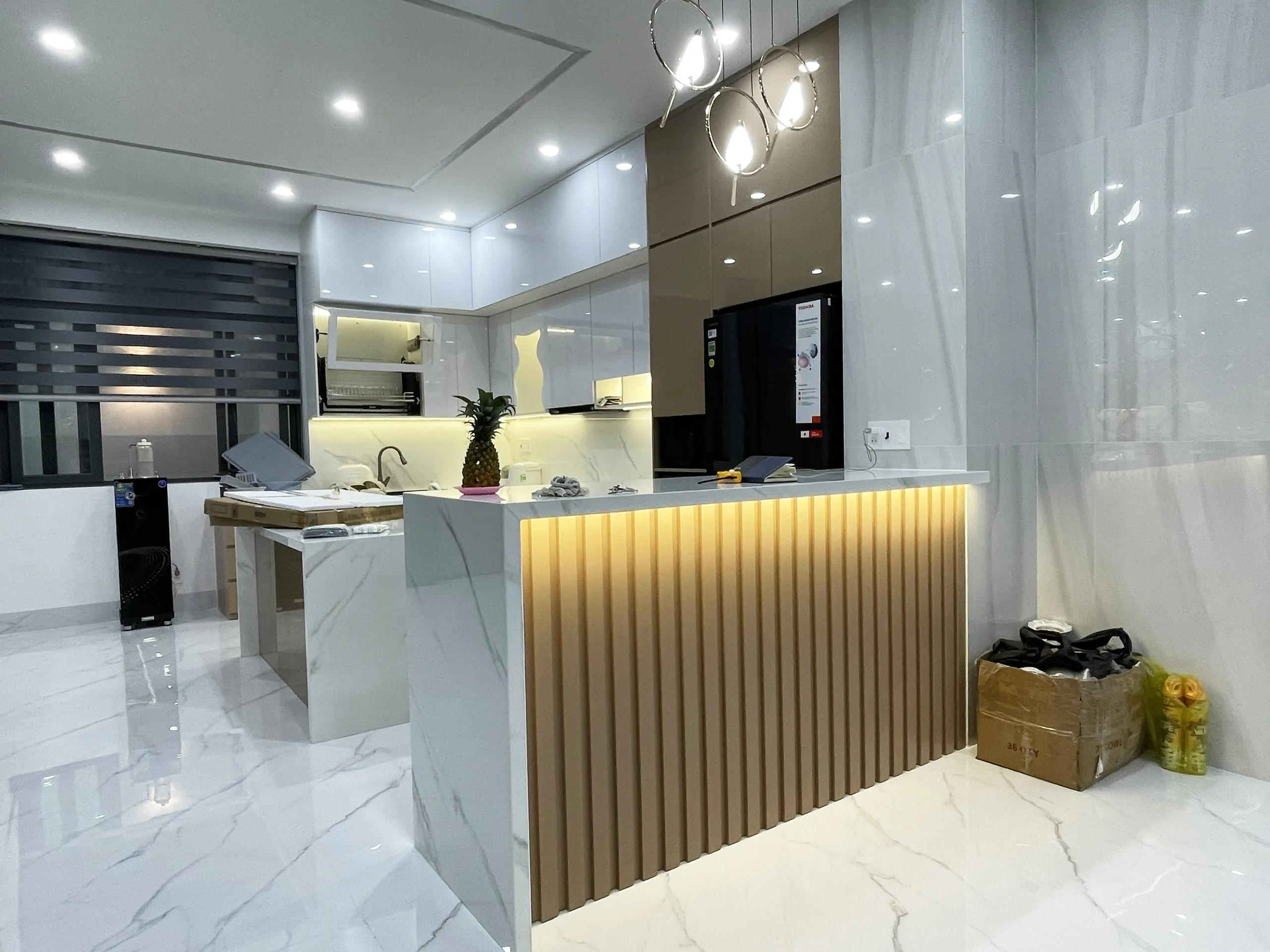 Top Thiết Kế Tủ Bếp Gỗ Phủ Acrylic: Vẻ Đẹp Sang Trọng Bền Vững Theo Thời Gian 8 Thiết Kế Tủ Bếp