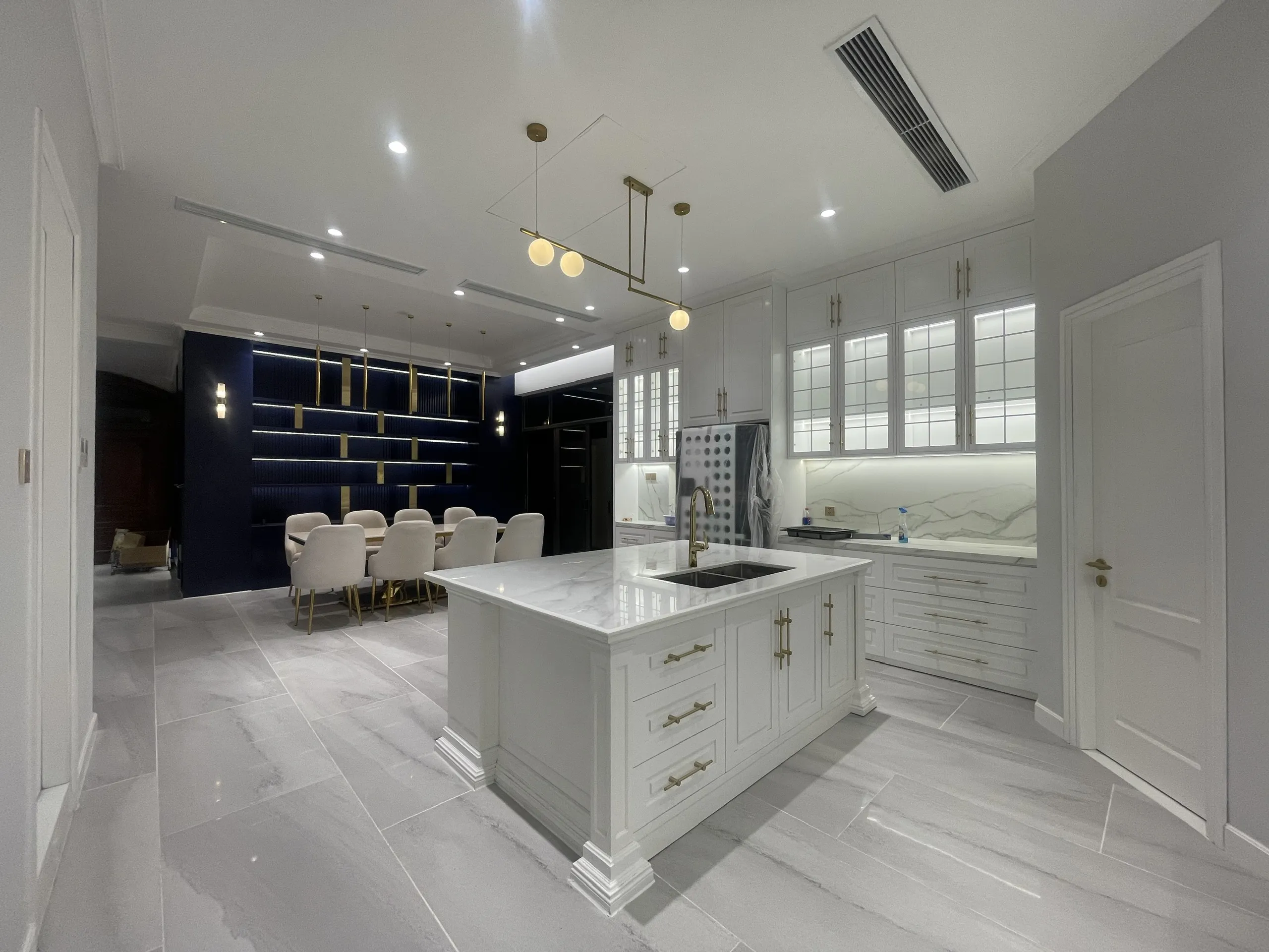 Thiết Kế Tủ Bếp Tân Cổ Điển Hiện Đại: Sự Kết Hợp Tinh Tế Cho Không Gian Sang Trọng 15 Z6009193767356_012efa1a888d95ea182fb359c5f6808c