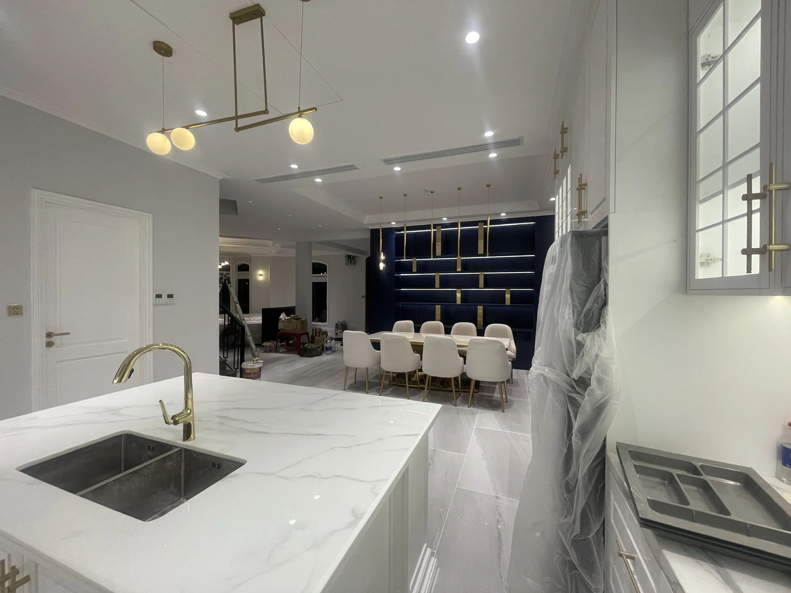 Thiết Kế Tủ Bếp Tân Cổ Điển Hiện Đại: Sự Kết Hợp Tinh Tế Cho Không Gian Sang Trọng 17 Z6009193841283_d67ff50c8a192c876f5bf021781ccc5b