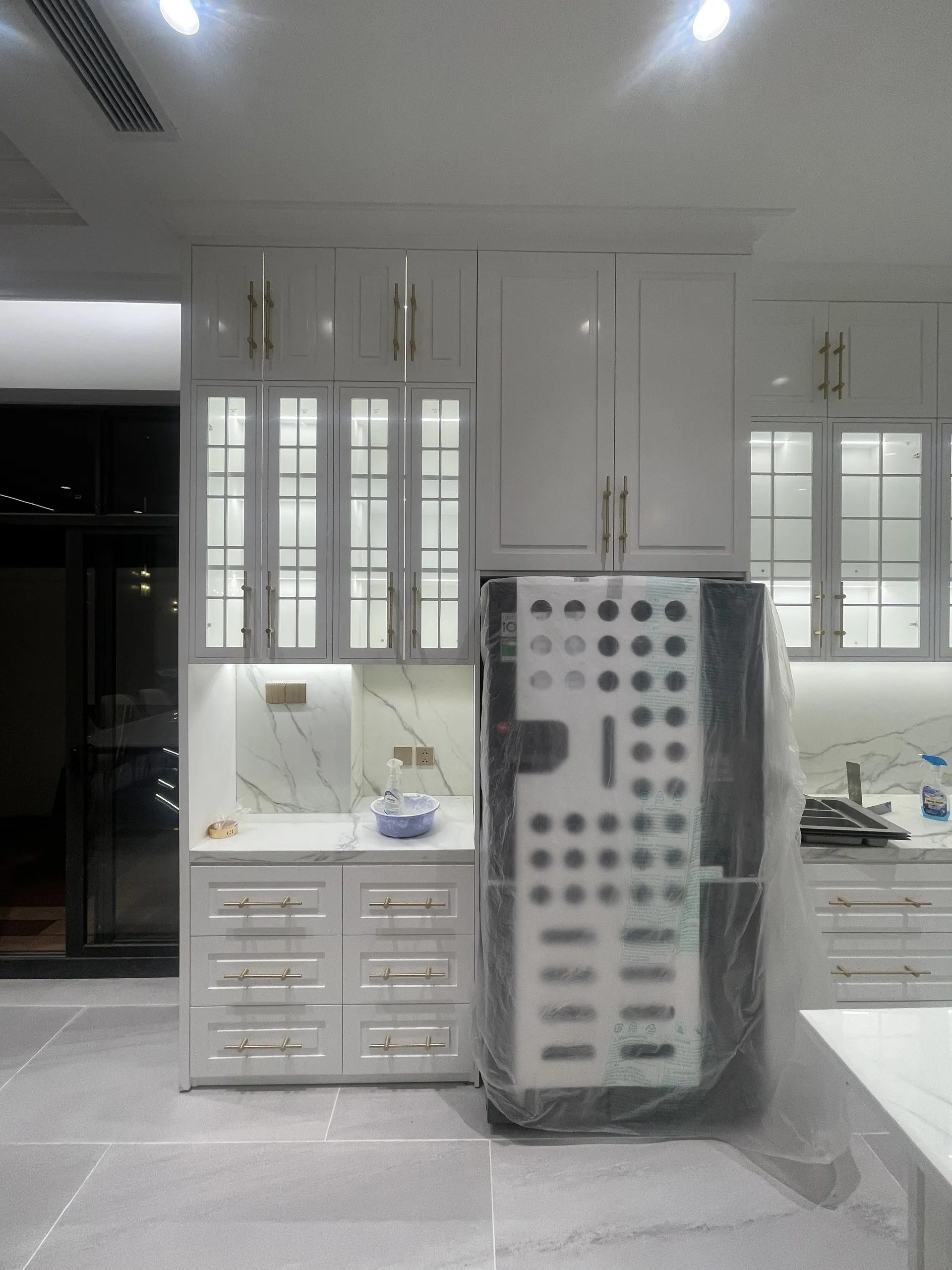 Thiết Kế Tủ Bếp Tân Cổ Điển Hiện Đại: Sự Kết Hợp Tinh Tế Cho Không Gian Sang Trọng 19 Z6009193918407_a3e654c70ae3dab7dc8c6b1f97286fea
