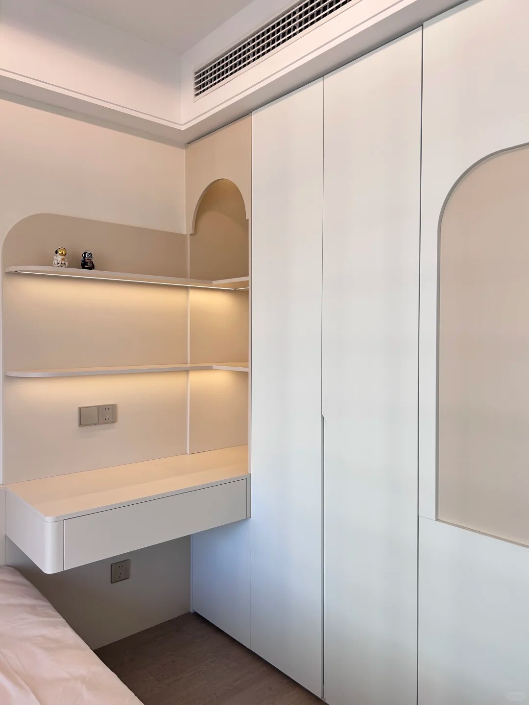 温柔到心巴！次卧的暖调书柜一体柜太绝了_5_梵宝美作丨全屋定制工厂_来自小红书网页版