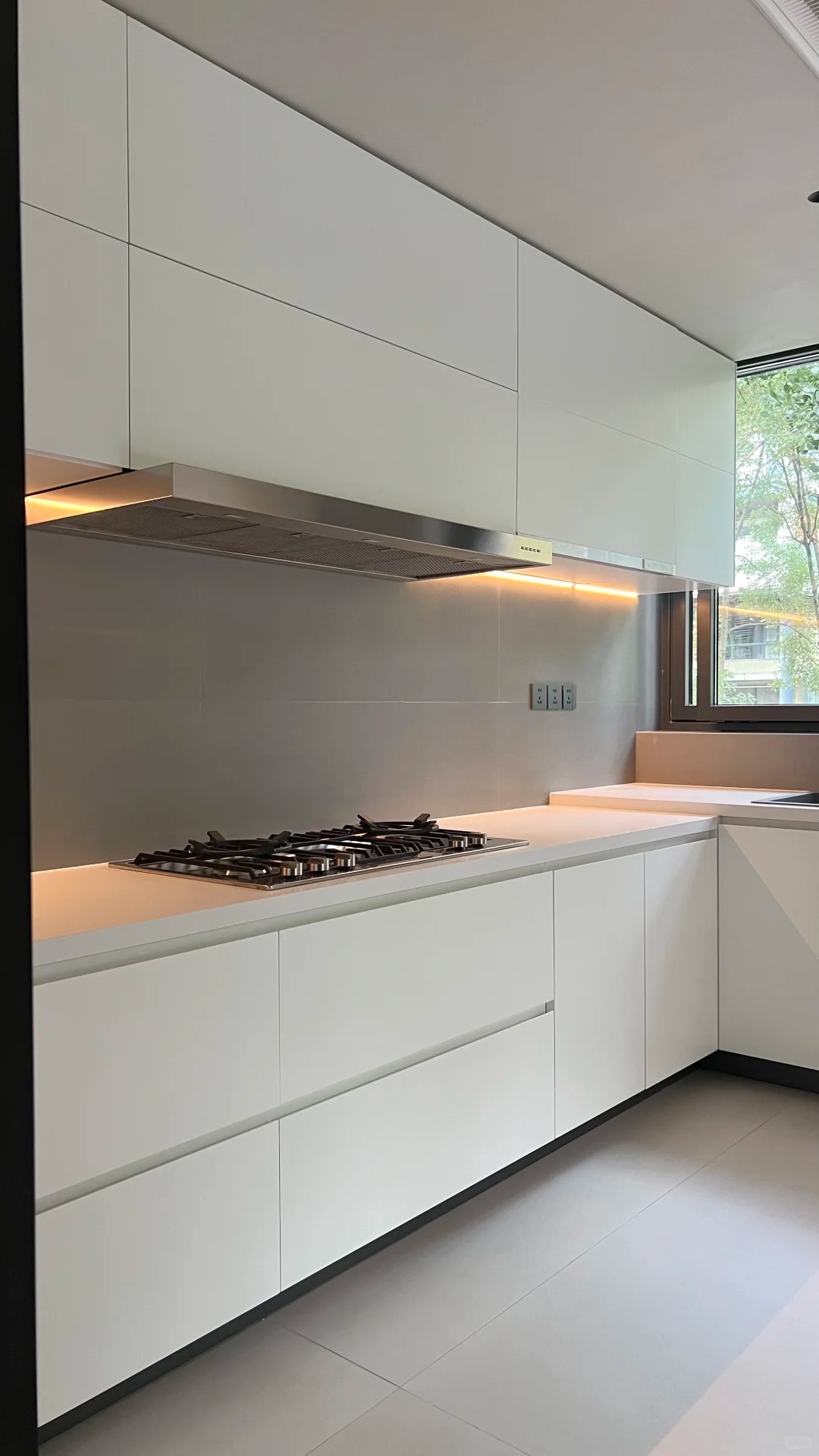 真实Live图片：白色烤漆高级感的厨房 1_8_Focus._来自小红书网页版 (1)