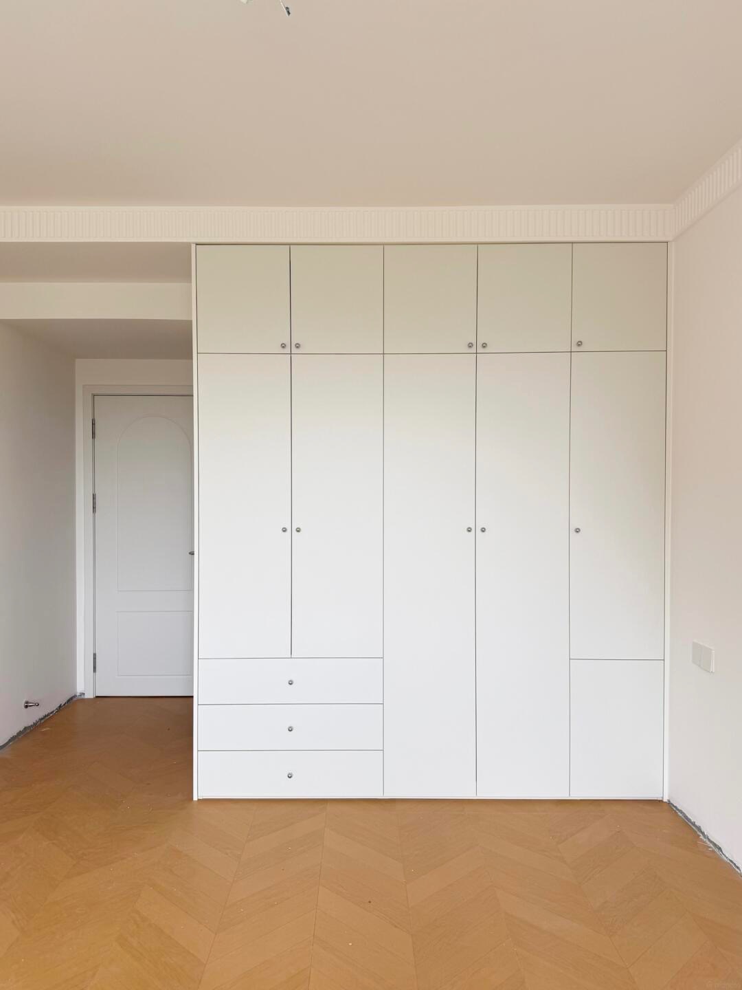 Tủ Quần Áo Màu Trắng Tay Nắm Tròn GP 6 Tủ quần áo mdf phủ melamine tone trắng, tủ áo gỗ mdf, tủ áo màu trắng